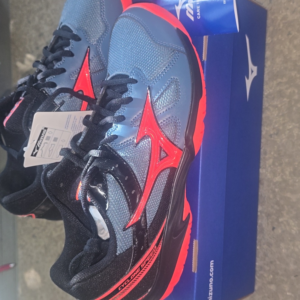 Mizuno Cyclone Speed,Gray and Black Sneakers with Vibrant Red/pinkish Highlights